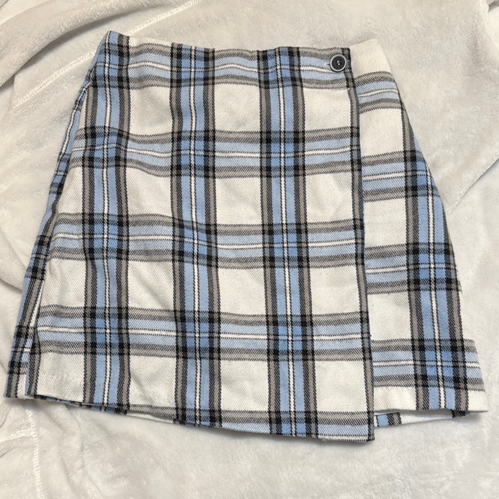 Cream and White Wrap Mini Skirt for Casual Occasions